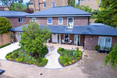 5 bedroom detached house for sale, Hillside Close, St John's Wood NW8