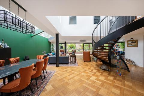 5 bedroom detached house for sale, Hillside Close, St John's Wood NW8
