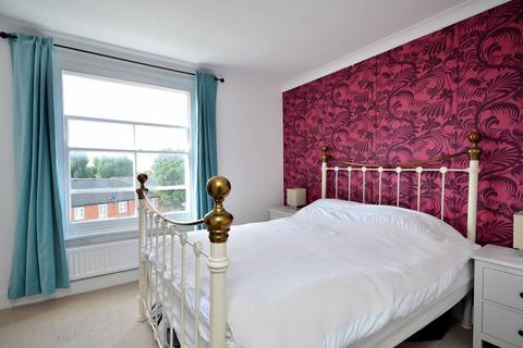 2 bedroom flat to rent, St Quintin Avenue, North Kensington, London, W10