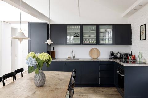 2 bedroom penthouse to rent, Chepstow Crescent, London, W11