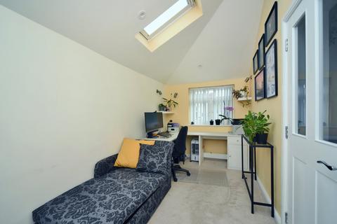6 Morningside Road, Worcester Park, KT4 8LQ