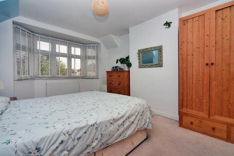 6 Morningside Road, Worcester Park, KT4 8LQ