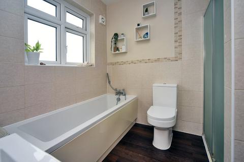 6 Morningside Road, Worcester Park, KT4 8LQ