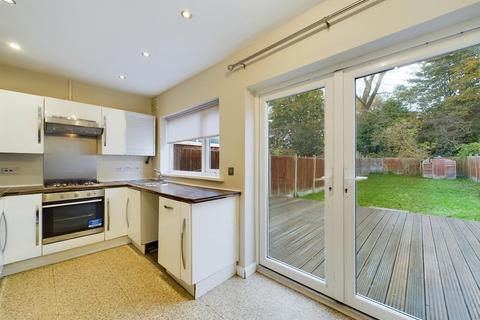 3 bedroom semi-detached house to rent, Hurdis Road, Shirley Solihull B90