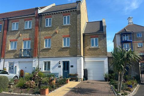 4 bedroom end of terrace house for sale, The Piazza, Eastbourne