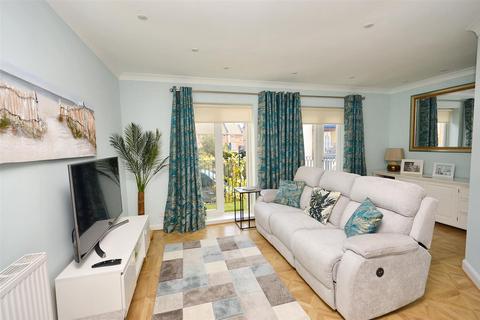 4 bedroom end of terrace house for sale, The Piazza, Eastbourne