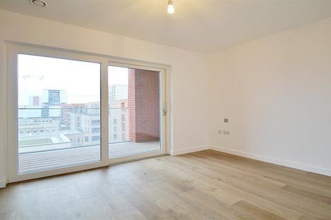 3 bedroom flat to rent, Javelin hosue Colindale gardens , London