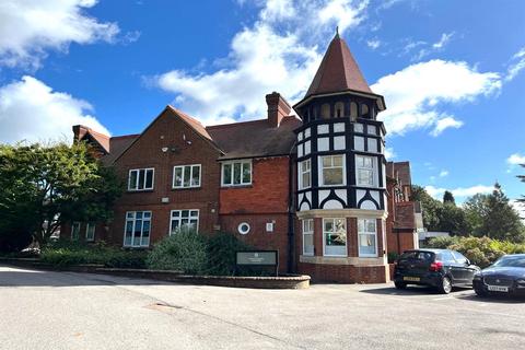 2 bedroom apartment to rent, Langhurstwood Road, Horsham, RH12