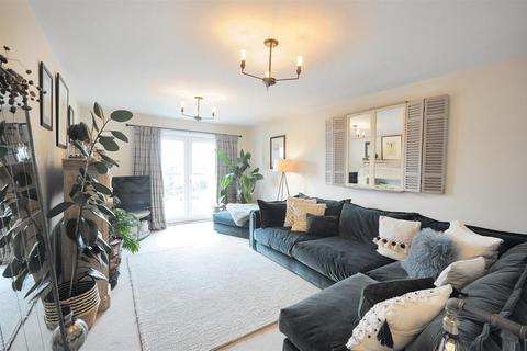 3 bedroom apartment for sale, Millstone Court, Stone