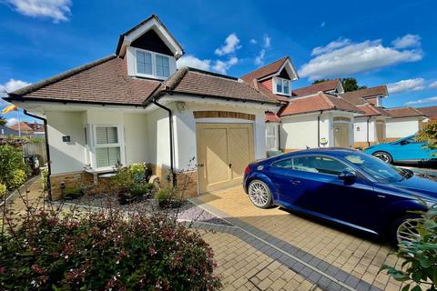 3 bedroom detached house for sale, Stour Gardens, Bournemouth