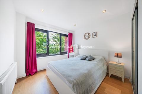 2 bedroom apartment to rent, Larden Road London W3