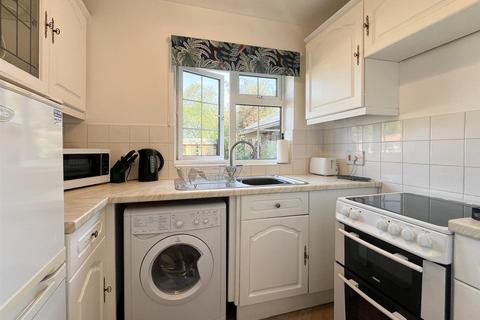 1 bedroom flat to rent, Crescent Road, Burgess Hill