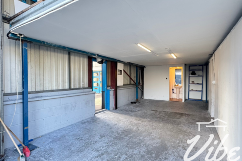 Industrial unit to rent, Grosvenor Way, London E5