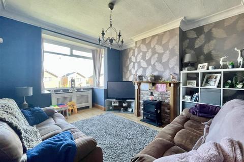 3 bedroom semi-detached house for sale, Hollingwood Mount, Bradford BD7