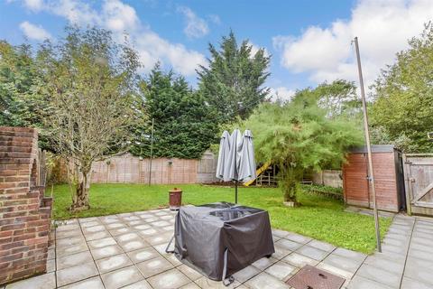 13 Capell Close, Coxheath, Maidstone, ME17 4DX