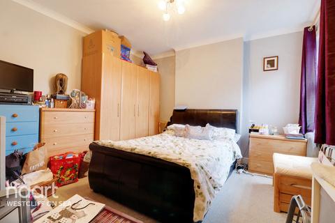 2 bedroom flat for sale, Burdett Avenue, Westcliff-On-Sea