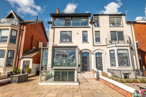 3 bedroom apartment for sale, East Beach, Lytham, FY8