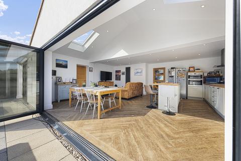 20 Warren Road, Stanion, Kettering, NN14 1DR