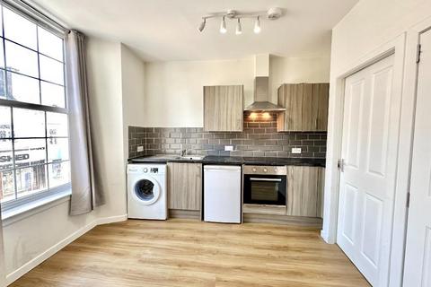 Studio to rent, High Street, Dumbarton, West Dunbartonshire, G82