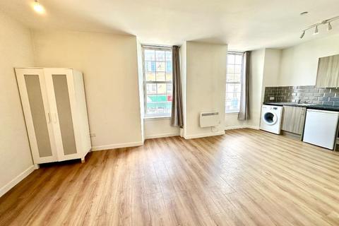 Studio to rent, High Street, Dumbarton, West Dunbartonshire, G82