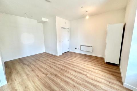 Studio to rent, High Street, Dumbarton, West Dunbartonshire, G82