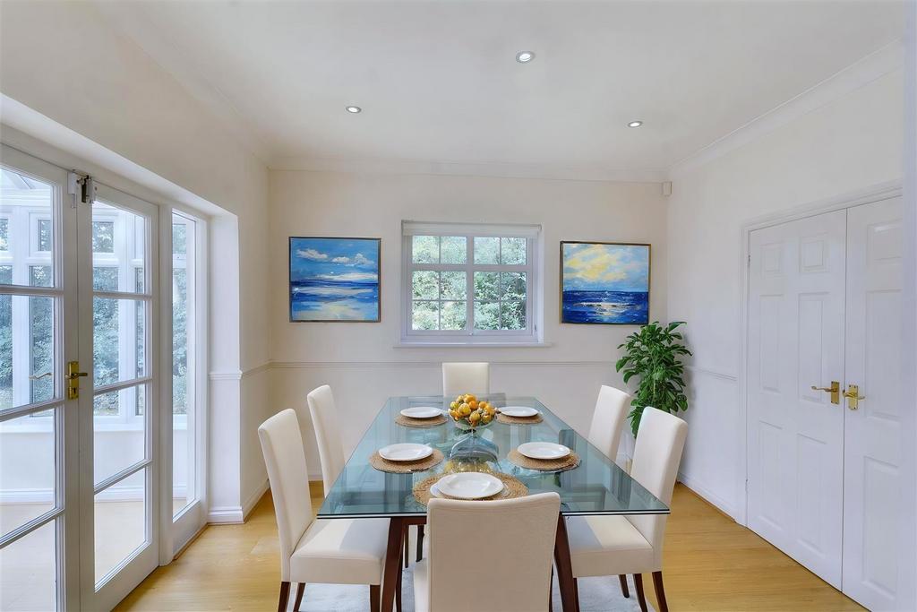 Virtual Staging AI - Dining-Room - 31 October 2024