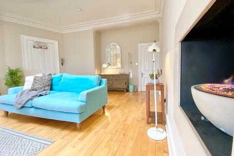 2 bedroom flat to rent, Park Circus Place, Glasgow G3