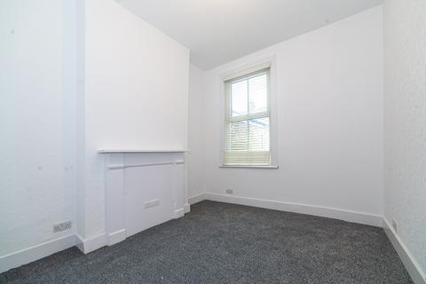 3 bedroom terraced house to rent, Hassett Road, London E9