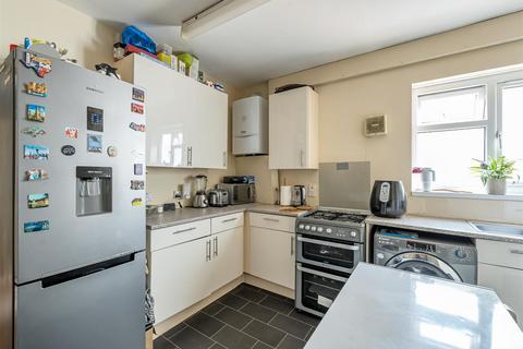 2 bedroom flat for sale, Kings Road, London, NW10