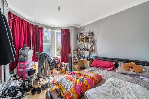 2 bedroom flat for sale, Kings Road, London, NW10