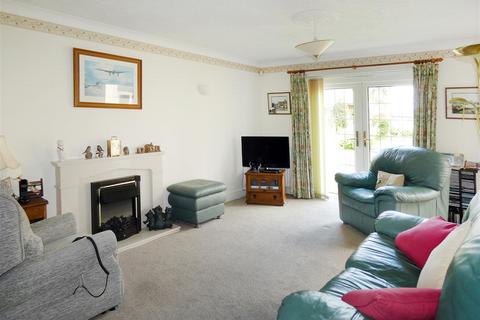 2 bedroom apartment for sale, Sea Lane Close, East Preston BN16