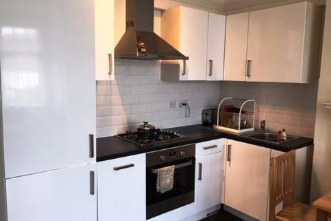 3 bedroom flat to rent, Normandy Avenue, Barnet EN5