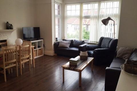 3 bedroom flat to rent, Normandy Avenue, Barnet EN5