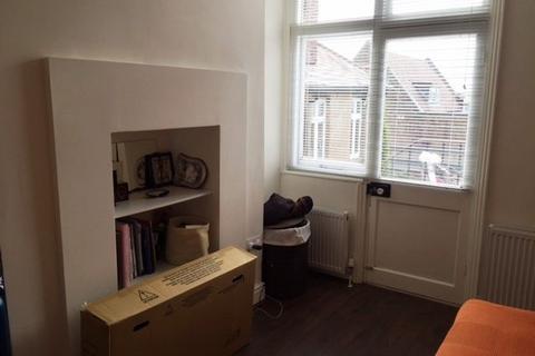 3 bedroom flat to rent, Normandy Avenue, Barnet EN5
