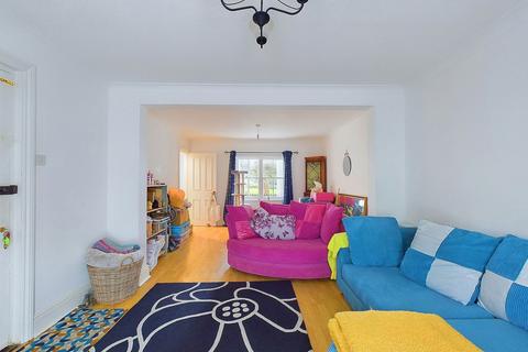 2 bedroom flat for sale, Warwick Road, Worthing, BN11 3ET