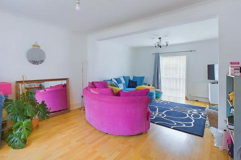 2 bedroom flat for sale, Warwick Road, Worthing, BN11 3ET