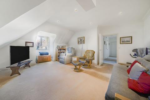 25 Spire Place, Warlingham, CR6 9LW