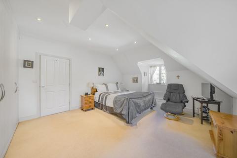 25 Spire Place, Warlingham, CR6 9LW