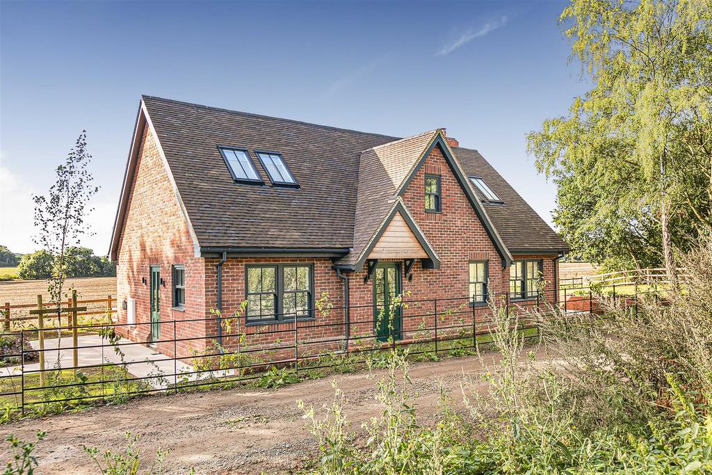 Brickfields, Watling Street, Radlett 3 bed detached house - £1,125,000