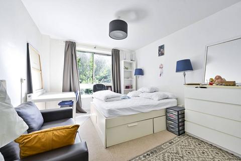 3 bedroom flat to rent, Holyport Road, Bishop's Park, London, SW6