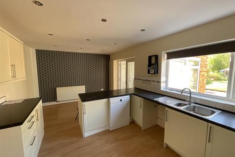 4 bedroom detached house to rent, Brookside Avenue, Newport