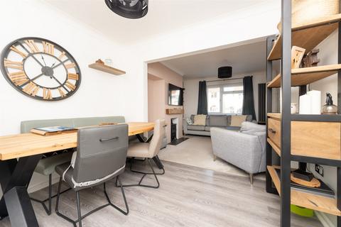 123 Colyer Road, Northfleet, Gravesend, DA11 8AZ