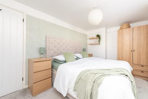123 Colyer Road, Northfleet, Gravesend, DA11 8AZ
