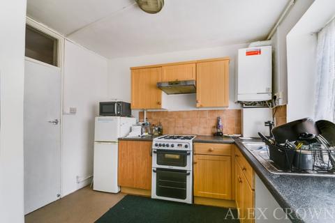 4 bedroom flat to rent, Shacklewell Road, Stoke Newington