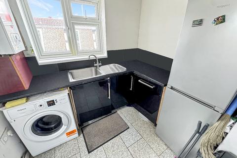 5 bedroom semi-detached house to rent, Hounslow TW5