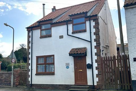 3 bedroom detached house to rent, Main Street, Flixton, Scarborough