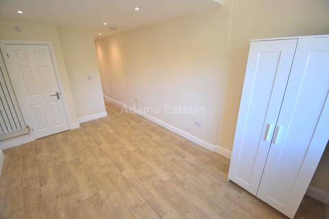 Studio to rent, London Road, Reading