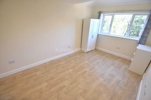 Studio to rent, London Road, Reading