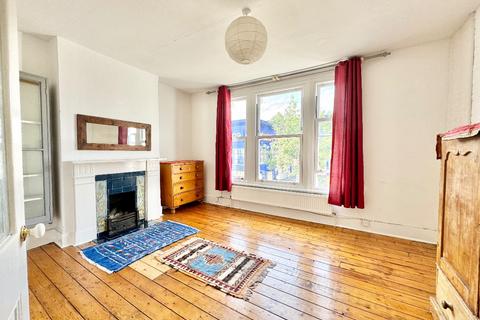 2 bedroom maisonette to rent, Garratt Lane, London, SW18 4DX