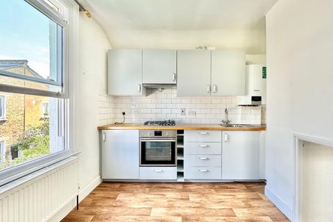 2 bedroom maisonette to rent, Garratt Lane, London, SW18 4DX